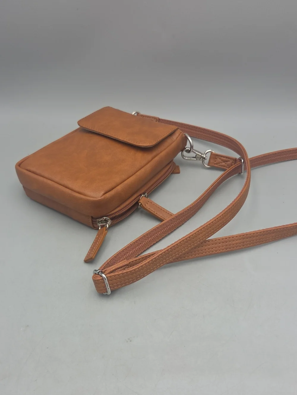 Hammacher Schlemmer • Wearable crossbody leather wallet